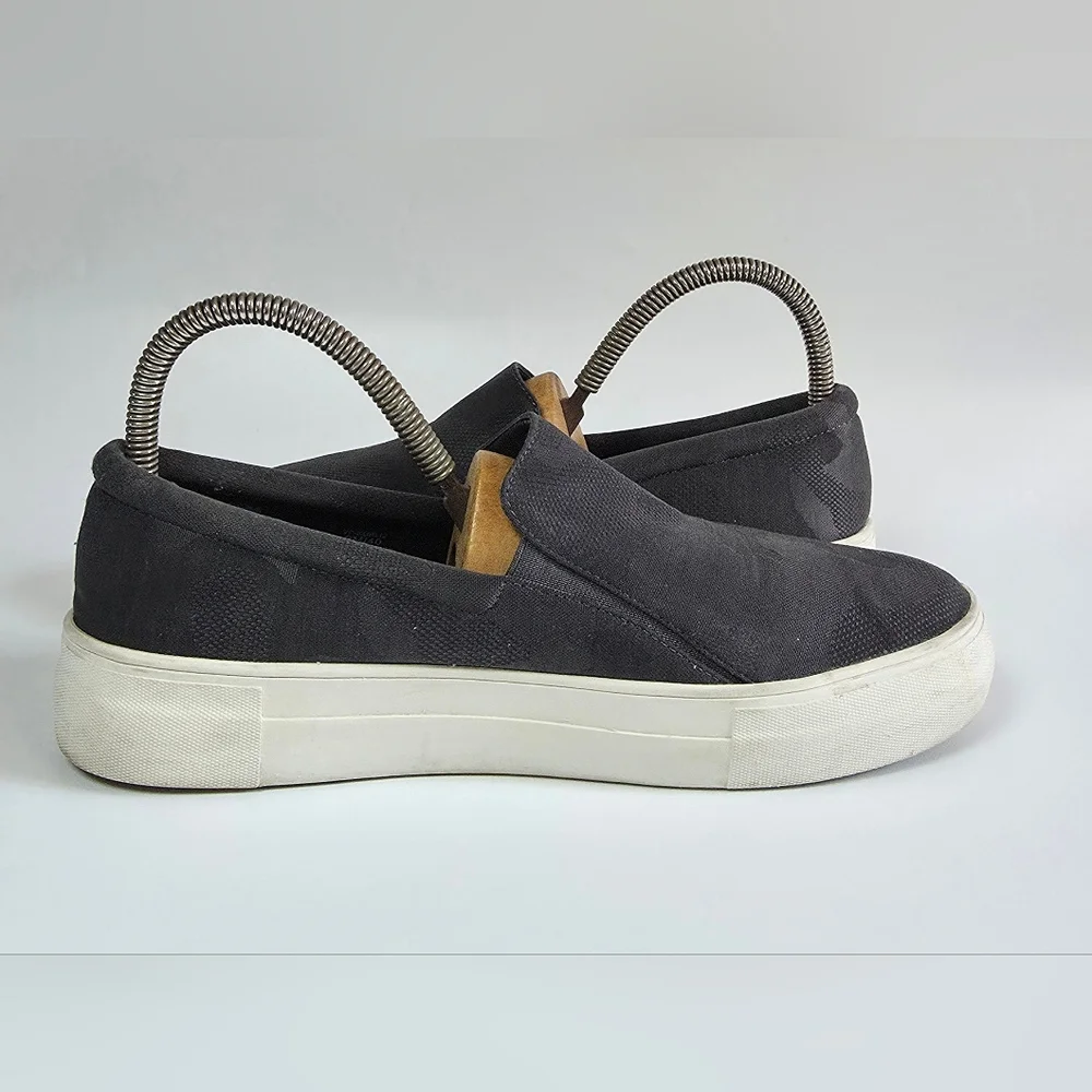 Vince Camuto Korli 2 Charcoal Gray Camo Slip On Size 9 M